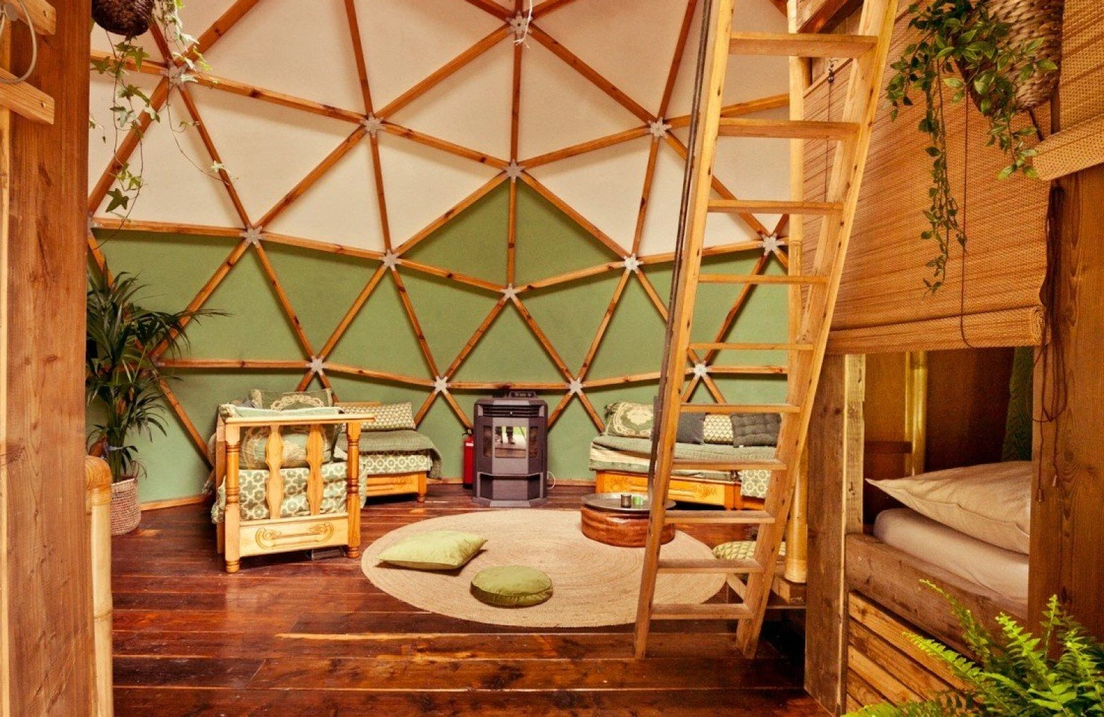 Buitenland domes 13 5 1